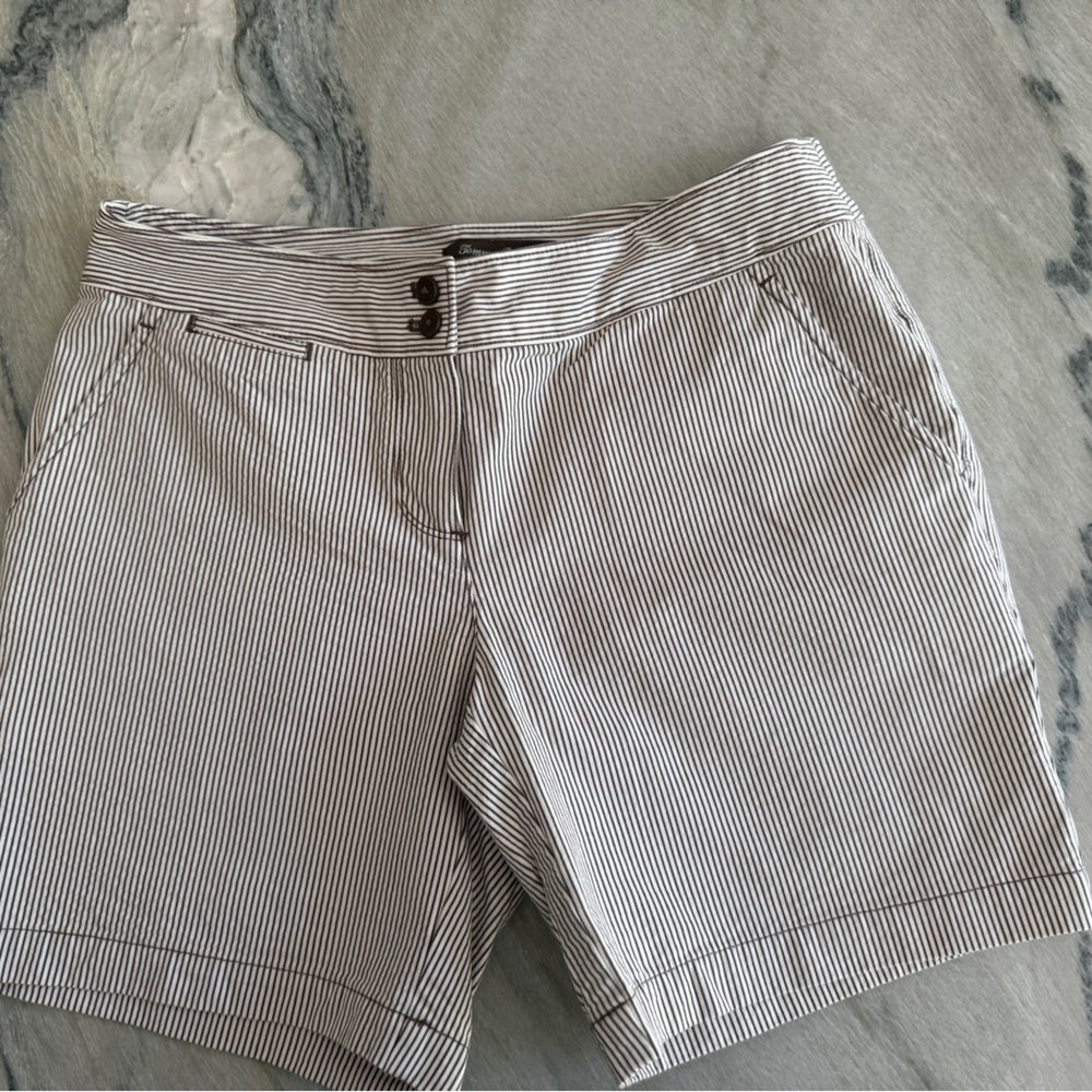 Tommy Bahama Black and White Bermudas Relaxed Fit